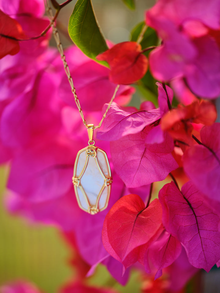 Kendra Scott Elle Lattice Frame Large Long Pendant Necklace - Gold/Ivory MOP