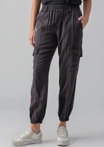 relaxed blend cargo jogger with elastic waistband with belt loops