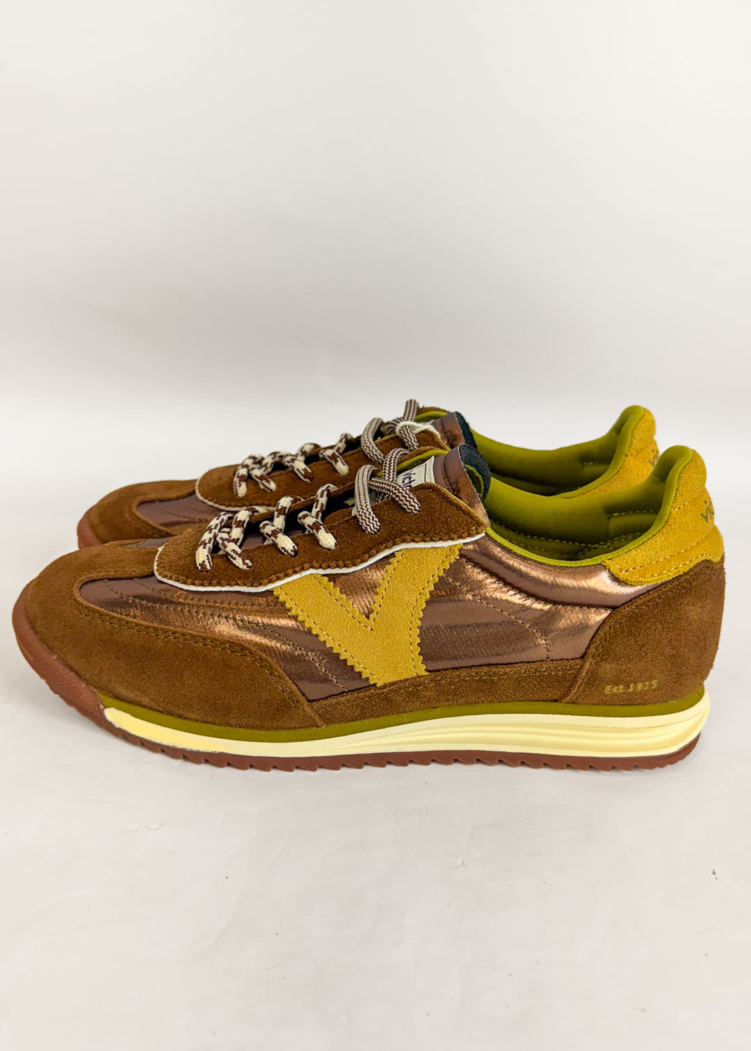 Victoria Saturno Sneakers